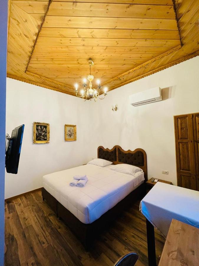 Boutique Hotel Praga Gjirokastër Habitación foto