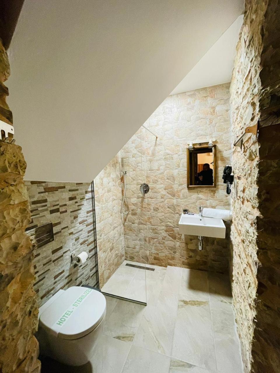Boutique Hotel Praga Gjirokastër Habitación foto